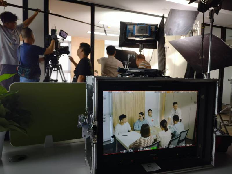 同仁县TVC拍摄公司：科技产品视觉化大师，诠释未来感与功能美学