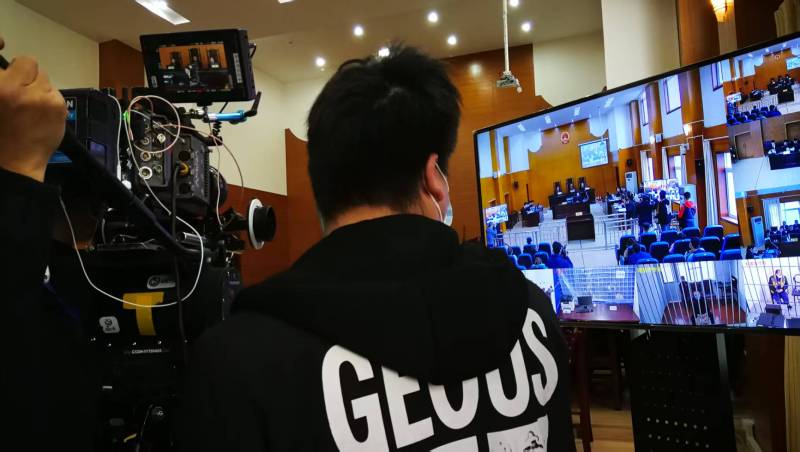 AI生成VS人工创意——同仁县广告片拍摄公司的技术浪漫主义实践